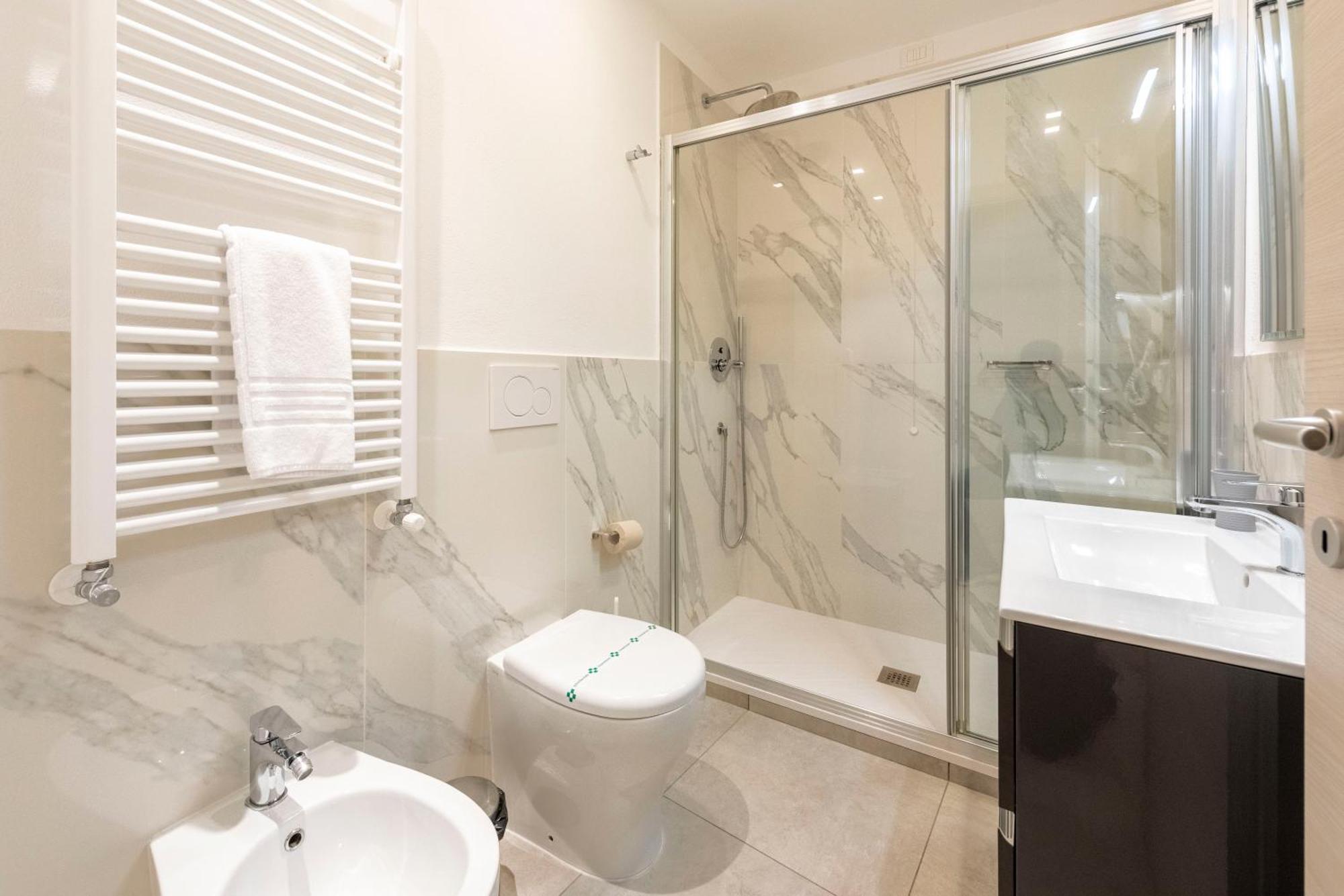 Alla Casa Rosa Al Mare- Centrale A Di Fronte Al Mare- Emozionante- Garage Privato Gratuito A 800 Mt- Aria Condizionata-Wifi راباللو المظهر الخارجي الصورة